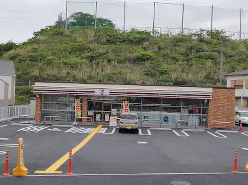 セブン-イレブン 神戸垂水上高丸店(コンビニ)まで700m 千代が丘1丁目戸建