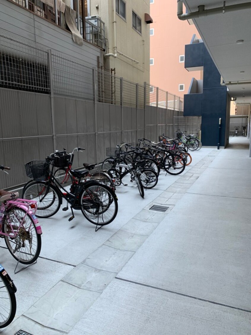 駐輪場 ﾌﾟﾚｻﾝｽ難波ｲﾝﾌｨﾆﾃｨ(711)