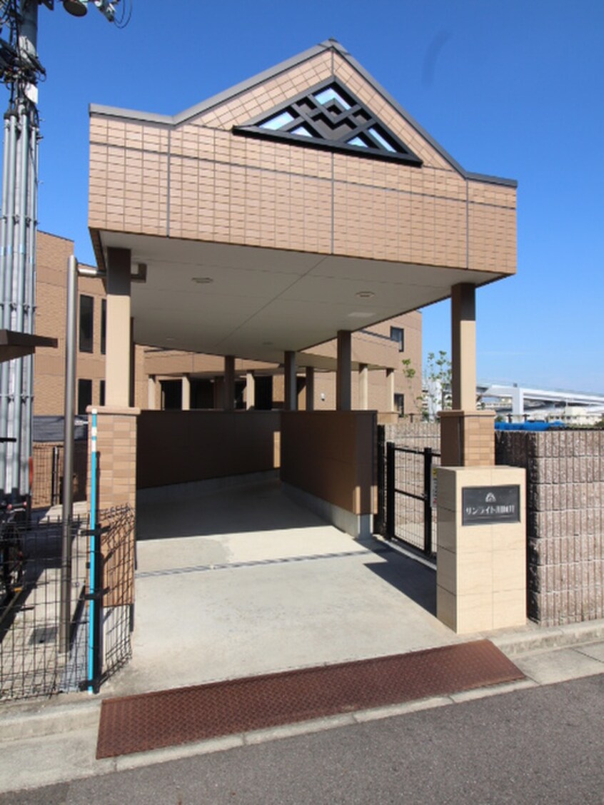 エントランス部分 サンライト川向井