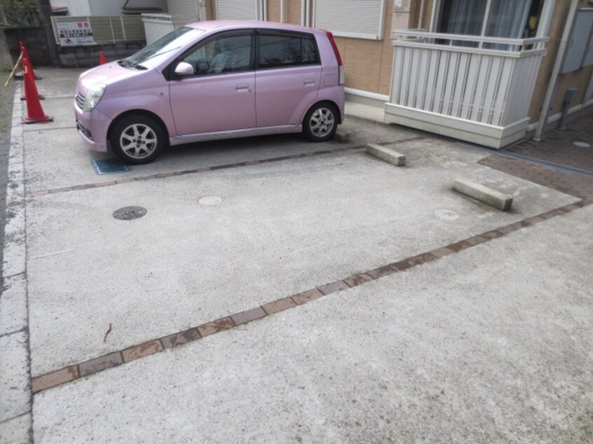 駐車場 ブランシェ・ドミ－ル