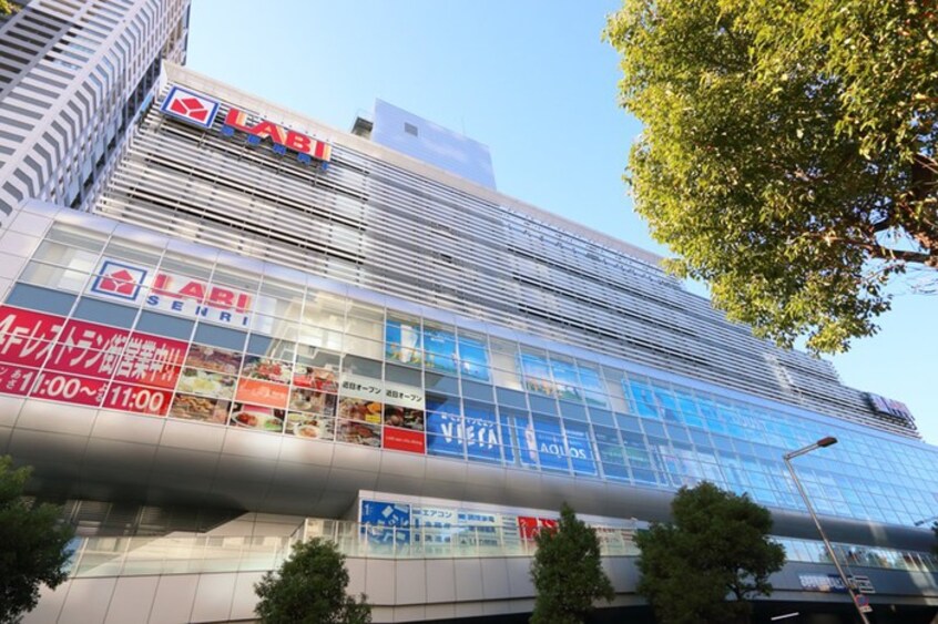 ヤマダデンキLABI(電気量販店/ホームセンター)まで700m 豊中市新千里北町3丁目戸建て