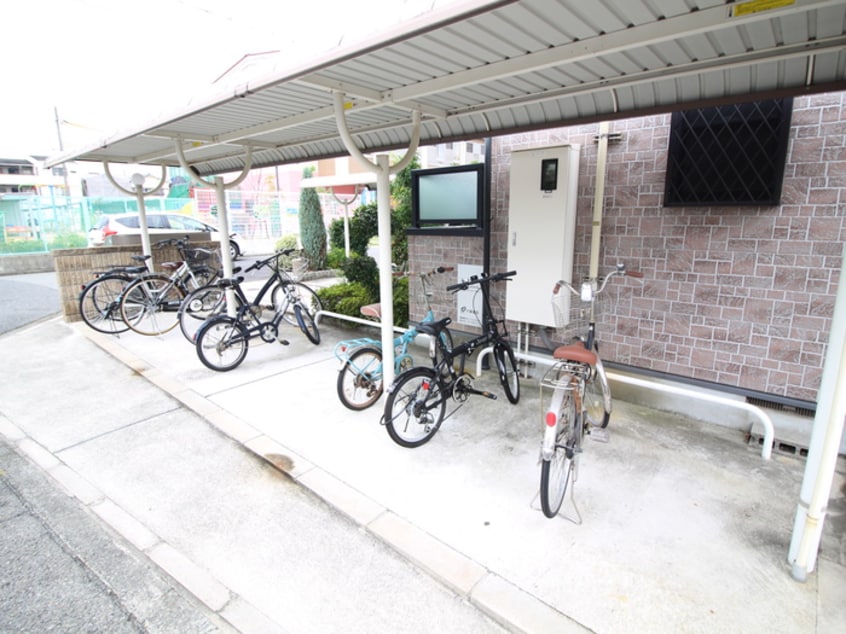 駐輪場 メゾンラフィネ