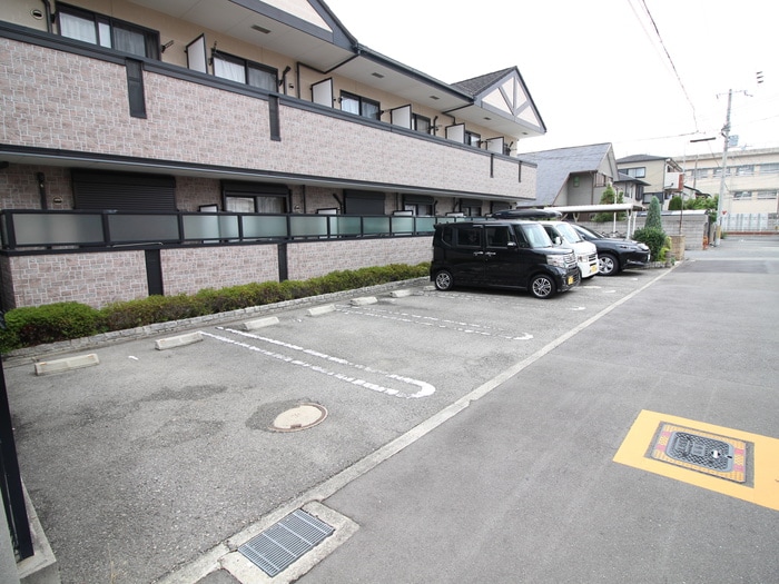 駐車場 メゾンラフィネ