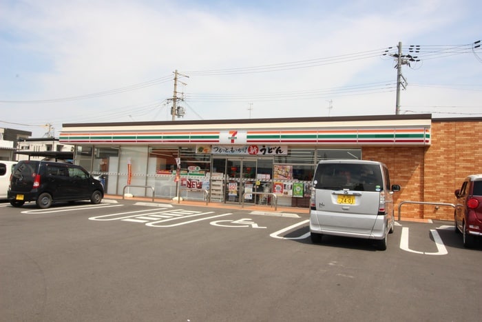 セブンイレブン堺浜寺諏訪ノ森町店(コンビニ)まで700m フジパレス浜寺石津西