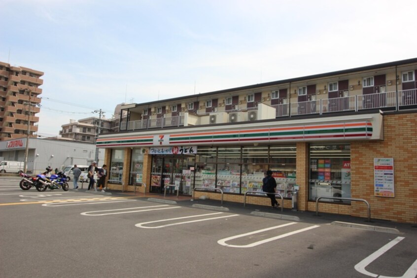 セブンイレブン堺浜寺石津町中店(コンビニ)まで900m フジパレス浜寺石津西