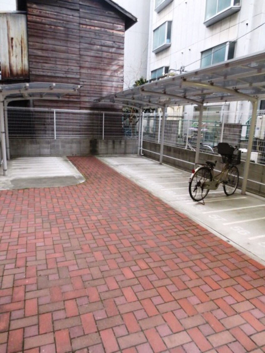 駐輪場 ＡＲＲＯＷ　ＦＩＥＬＤＳ貮番館