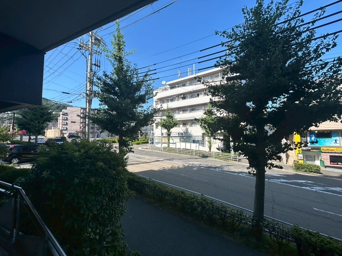 室内からの展望 岡本ロ－ズガ－デン（101）