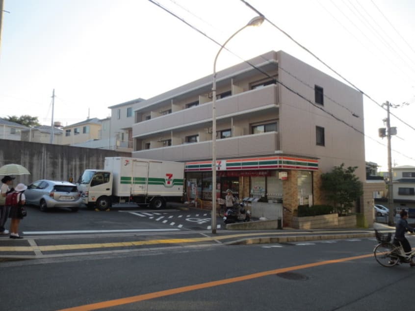 セブンイレブン枚方東中振町店(コンビニ)まで812m ＳＡＣＲＡＶＩＡ