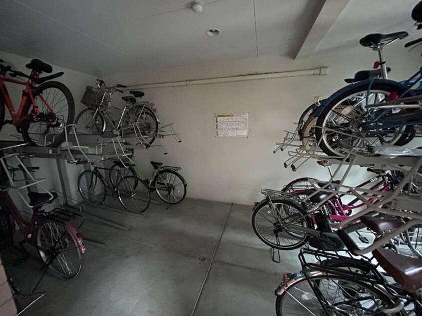 駐輪場 エリーフラッツ嵐山