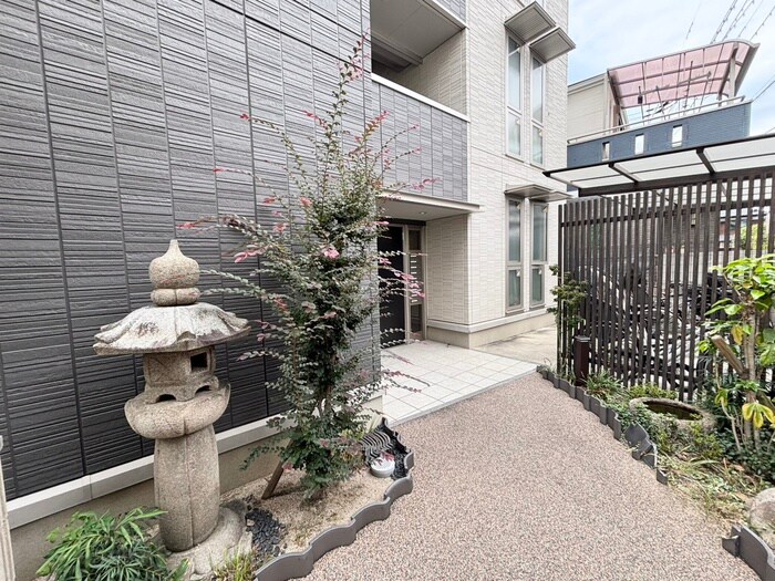 エントランス部分 ＮＡＧＯＭＩ