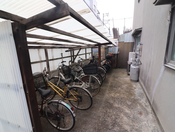 駐輪場 尼崎アパ－ト南棟