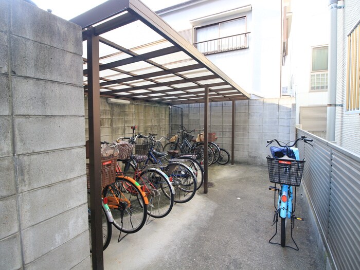 駐輪場 カルム湯里