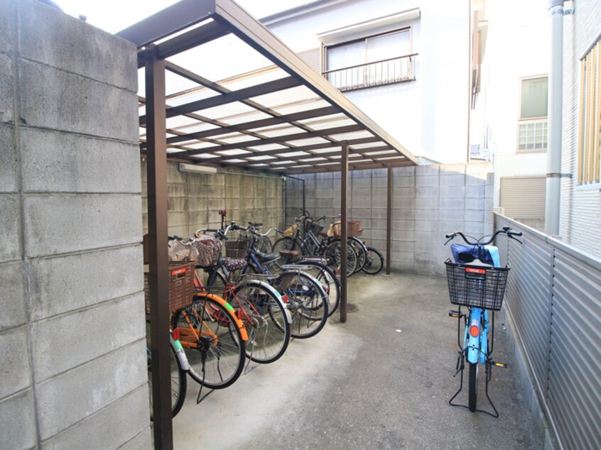 駐輪場 カルム湯里