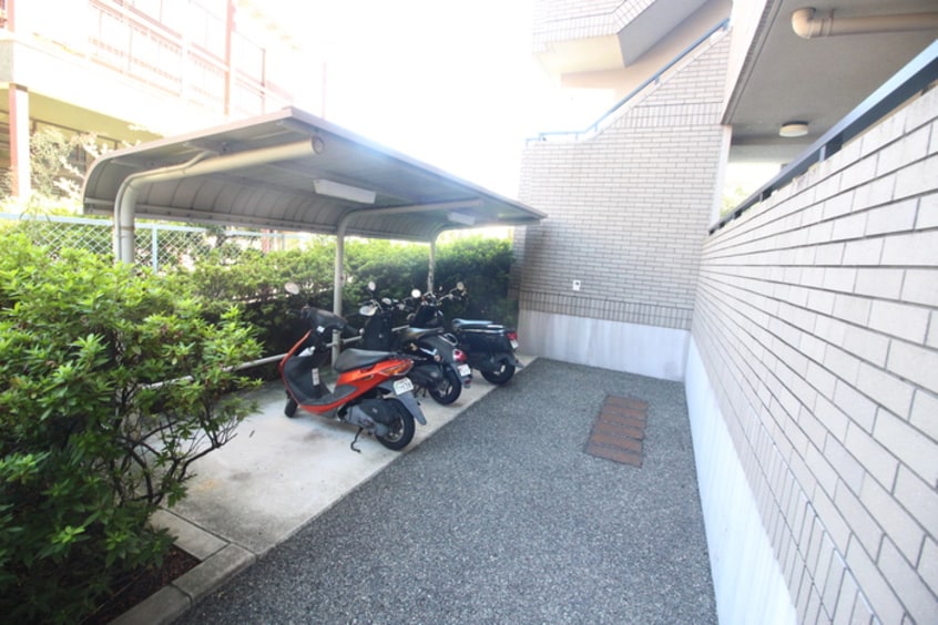 バイク置き場 メゾン・ド・ファミ－ル