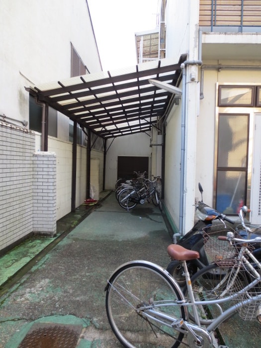 駐輪場 明治館岡崎