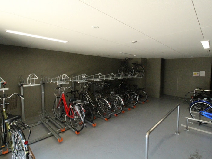 駐輪場 ファステート江坂ランウェイ