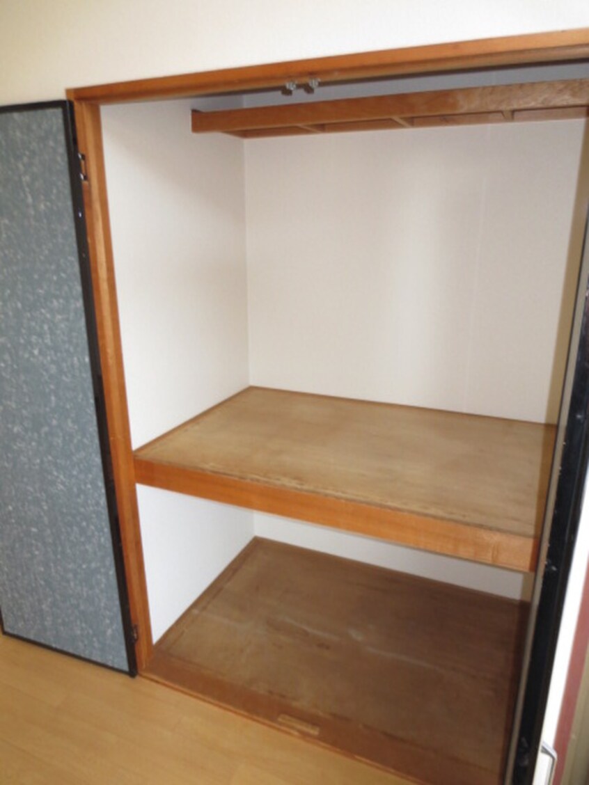 収納 ロイヤルシャルム米田