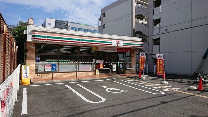 セブンイレブン(コンビニ)まで200m クローバー・レジデンス茨木