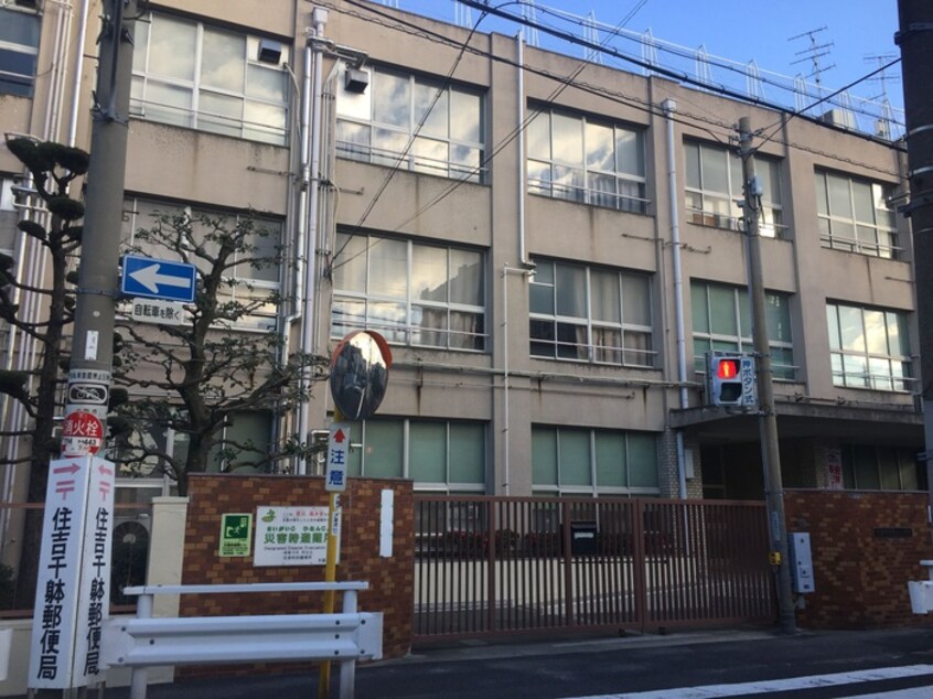 墨江小学校(小学校)まで110m Clashist墨江