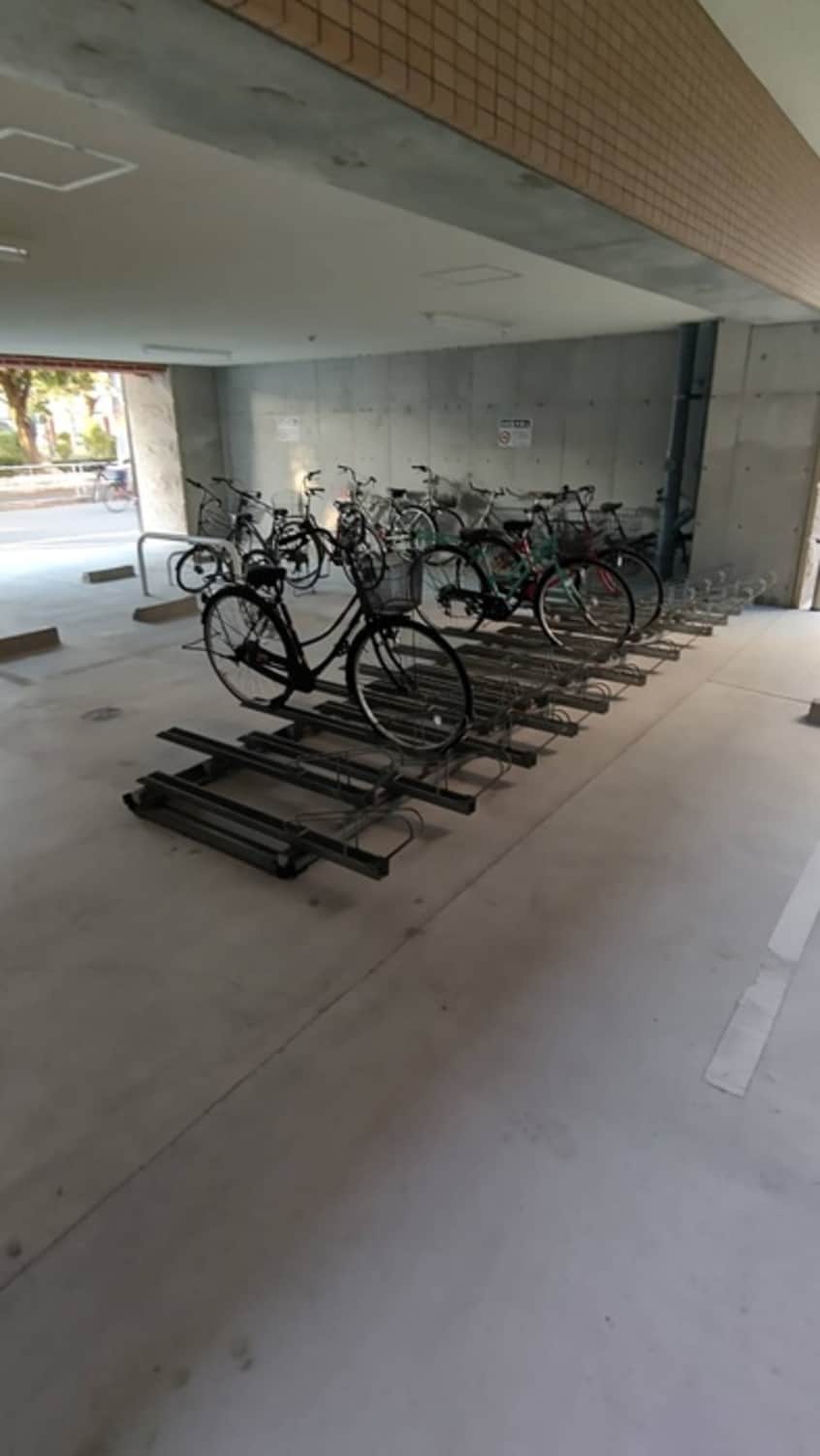 駐輪場 ラグゼ弁天町