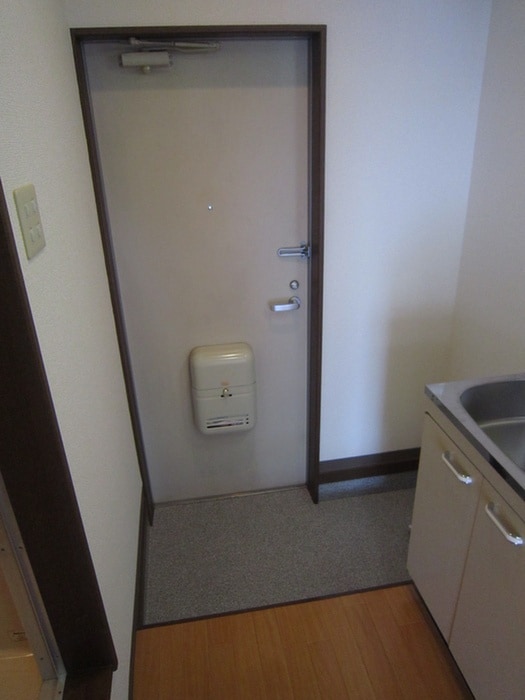 玄関 ワイズ壱番館