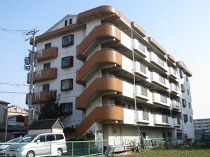 ファミ－ル三ツ島