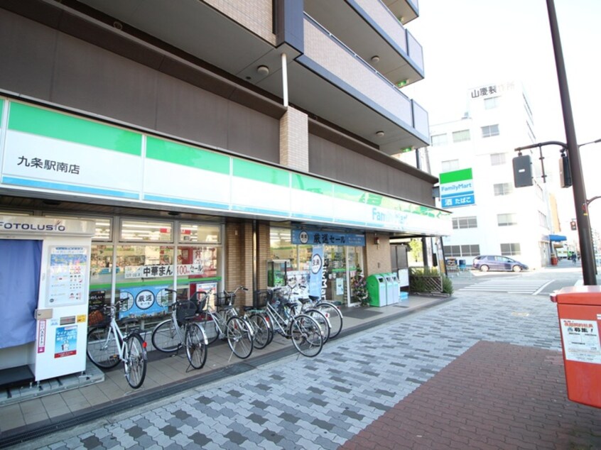 ファミリーマート(コンビニ)まで432m ラパンジ－ル本田Ⅱ