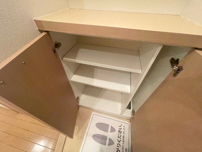 靴箱 ｴｽﾃﾑｺｰﾄ三宮駅前ﾗﾄﾞｩｰ（217）