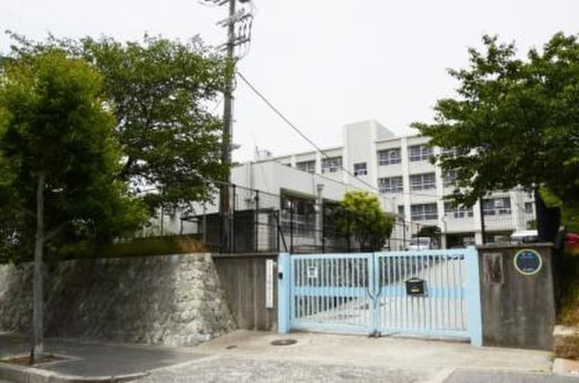 多聞南小学校(小学校)まで700m 第１柏木ハイツ