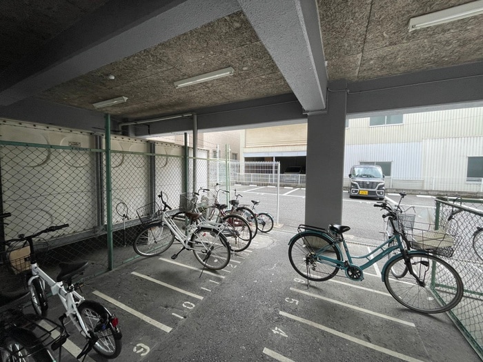 駐輪場 ハイツ小松