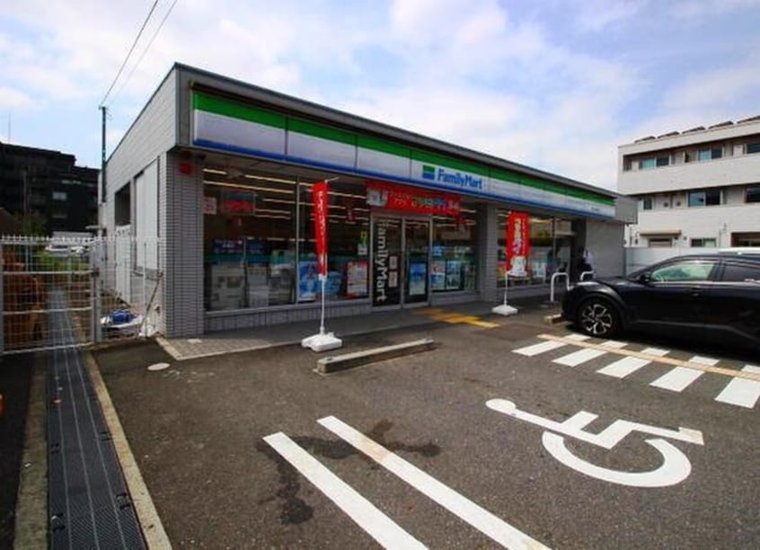 ファミリーマート(コンビニ)まで170m ヴィラナリ－小川