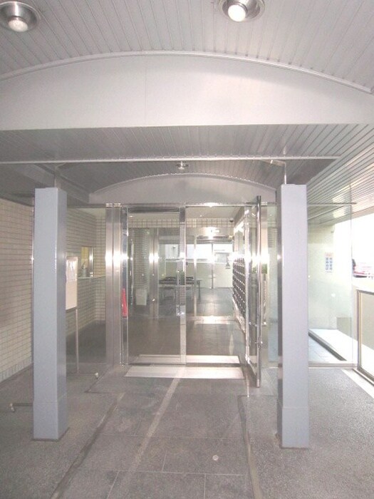 エントランス部分 ﾗｲｵﾝｽﾞﾏﾝｼｮﾝ祇園（302）