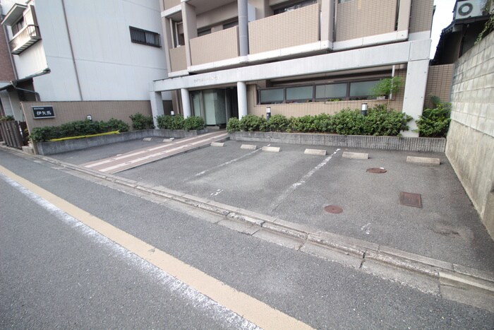 駐車場 ロイヤルコート西七条