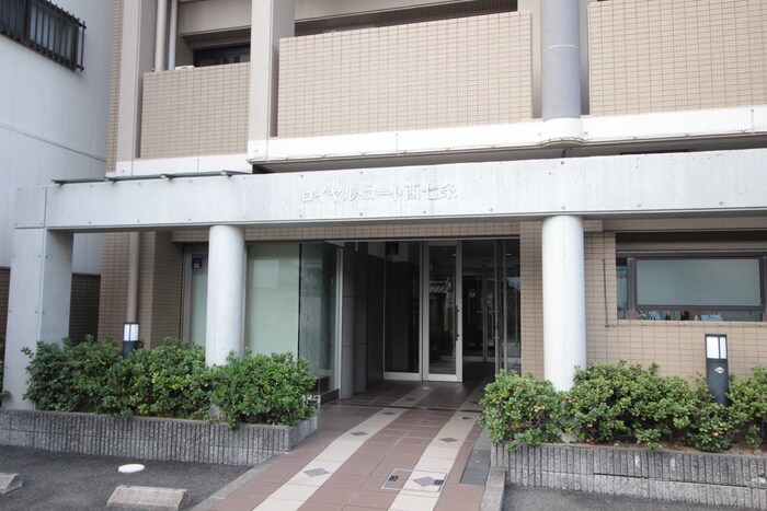 エントランス部分 ロイヤルコート西七条