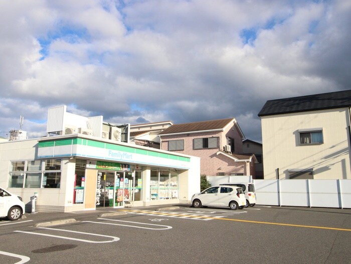 ファミリーマート土生町2丁目店(コンビニ)まで500m パークハイツ