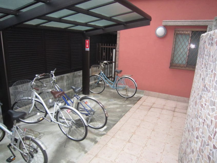 駐輪場 アマンスイート