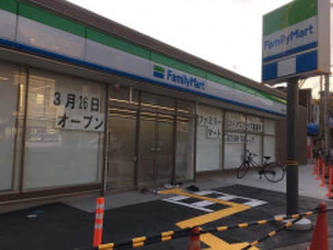 ファミリーマート 長田神社前店(コンビニ)まで600m リッチライフ蓮宮通Ⅲ