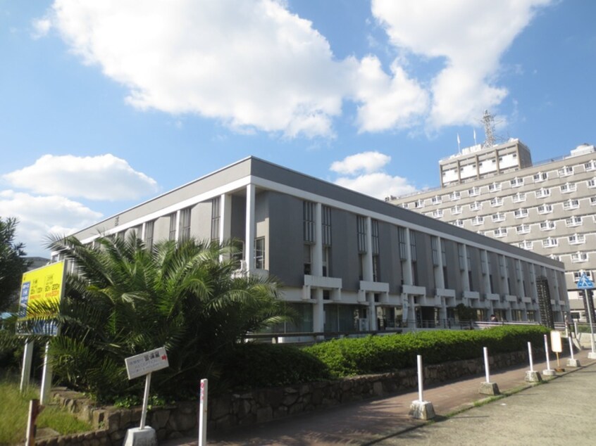 尼崎市役所(役所)まで700m アースハイツⅠ