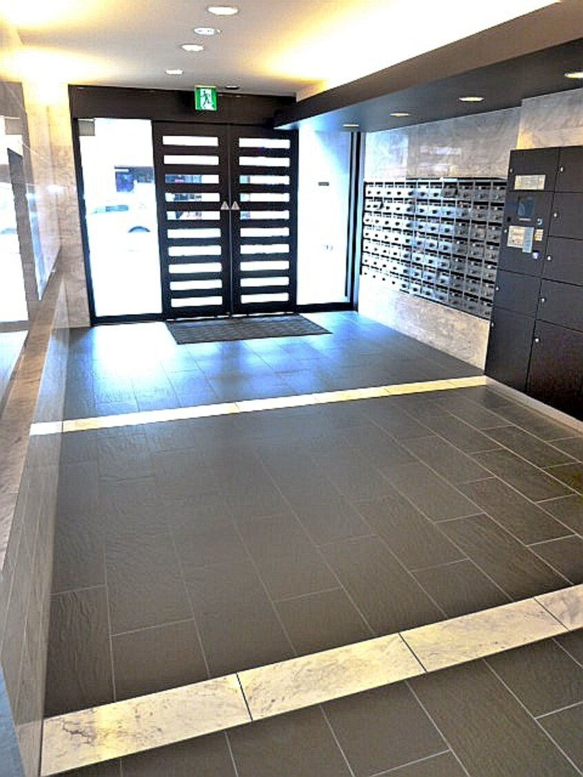 エントランス部分 阪神ﾊｲｸﾞﾚｰﾄﾞﾏﾝｼｮﾝ３番館