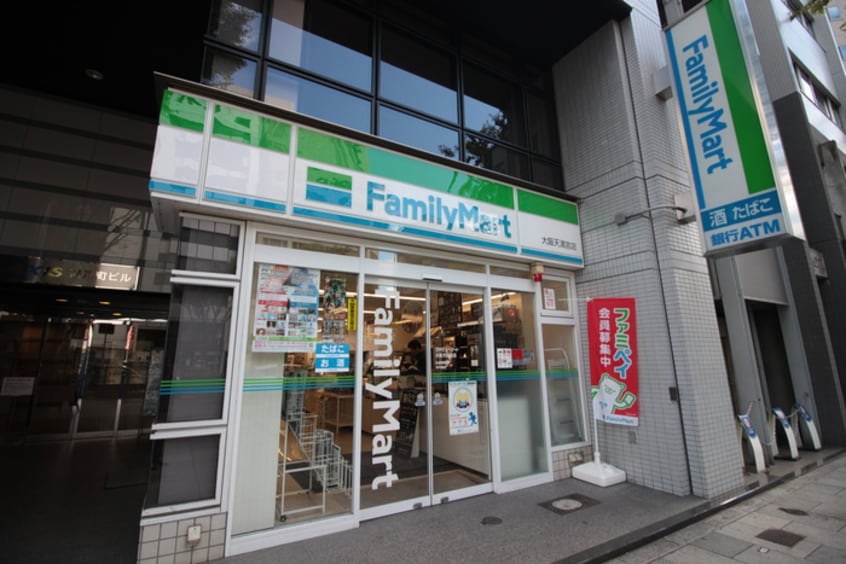 ファミリーマート(コンビニ)まで110m ルーチェ南森町