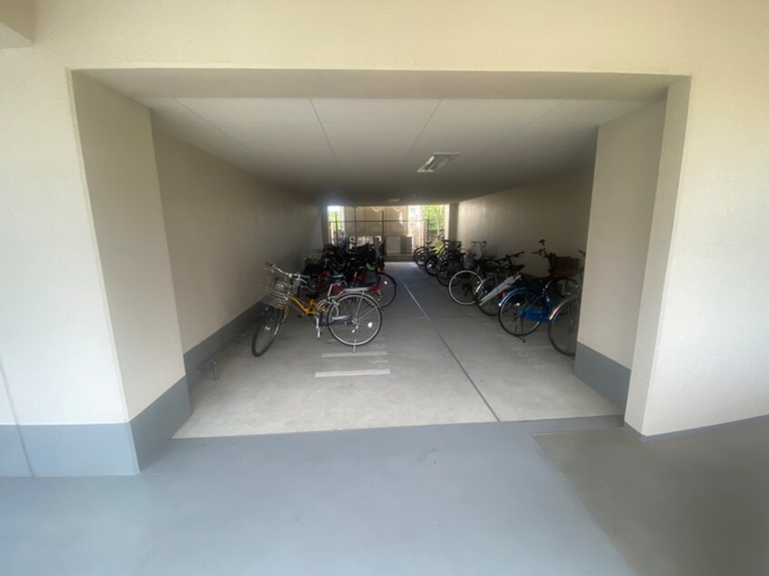 駐輪場 ヴェルドミールカミロク