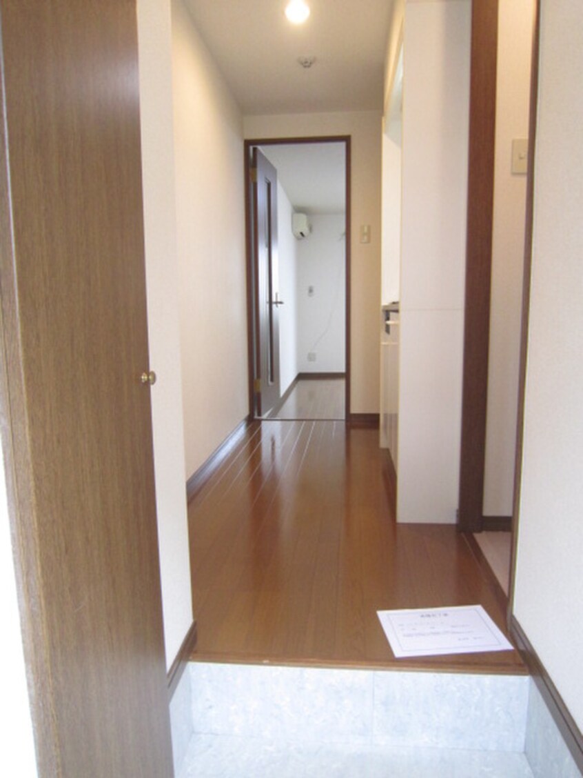 玄関 ルミエ－ル巽