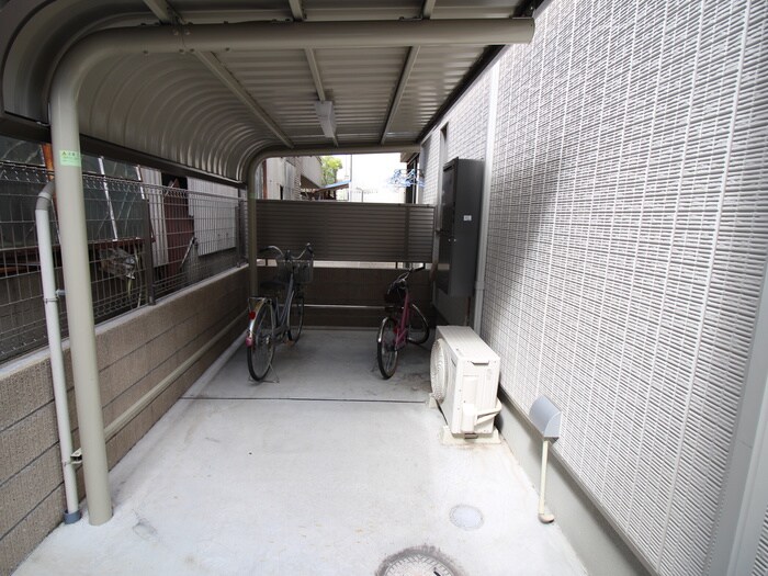 駐輪場 アドニスコート堺