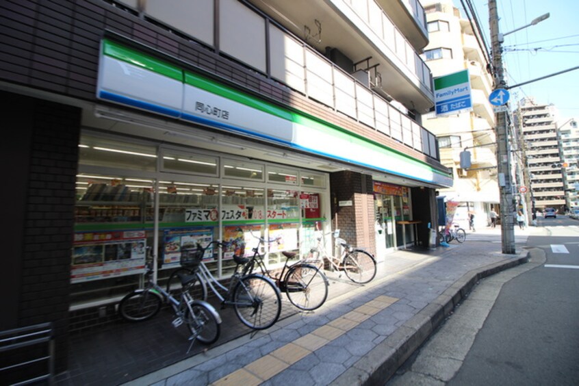 ファミリーマート(コンビニ)まで100m ES-Grande大阪同心