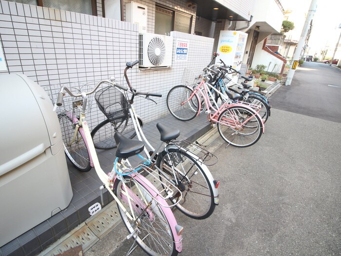駐輪場 メゾンメイ