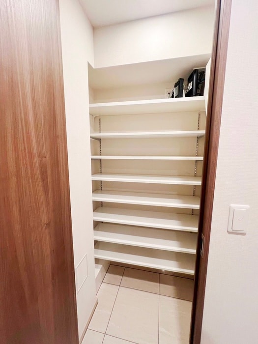 収納 プレミストタワー靱本町（2211）