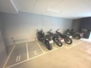 バイク置き場 ﾌﾟﾚｻﾝｽ東三国駅前ｸﾞﾗﾝｸﾗｽ(611)