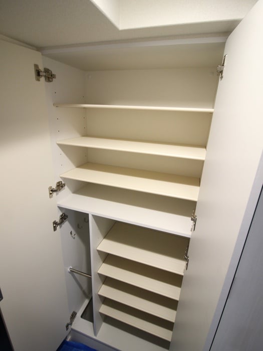 靴箱 ﾌﾟﾚｻﾝｽ東三国駅前ｸﾞﾗﾝｸﾗｽ(611)