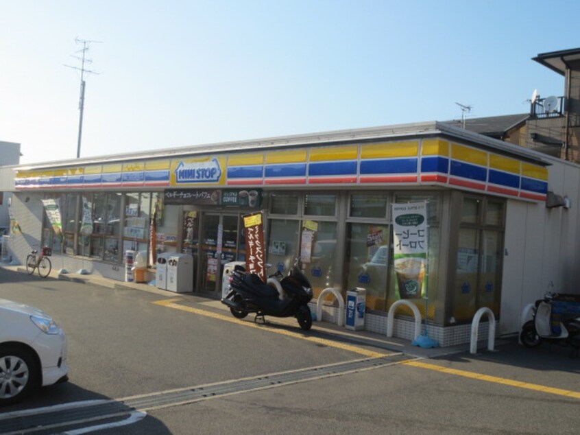 ミニストップ寝屋川管相塚町店(コンビニ)まで523m ブランカ香里園
