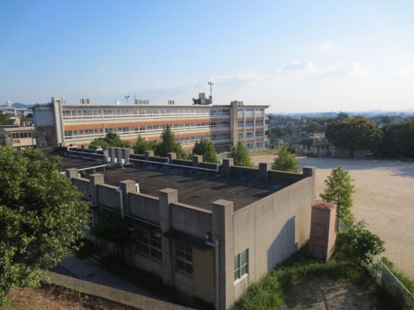 枚方市立第二中学校(中学校/中等教育学校)まで314m ブランカ香里園